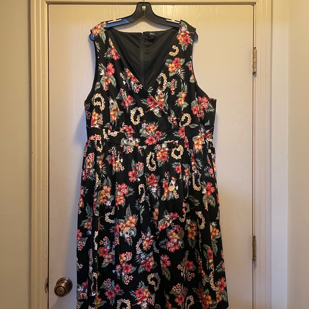 Disney Torrid Plus Size Black Floral Mickey & Minnie Print V-Neck Midi Sundress